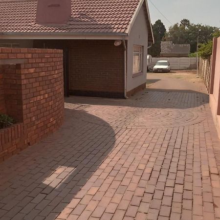 Acacia Guesthouse Kempton Park Exterior foto