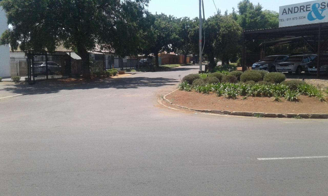 Acacia Guesthouse Kempton Park Exterior foto